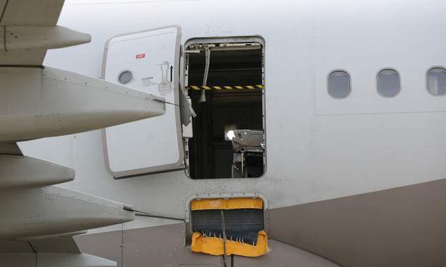 乘客能在空中打開韓國飛機艙門的原因_出口_高空_事件