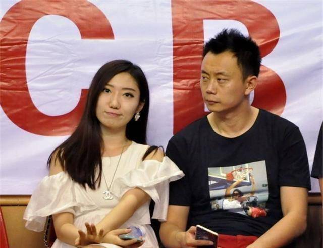 c罗,梅西的女友不算啥?看到国足的"太太团",网友:难怪了!