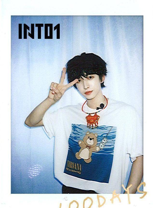 into1成团100天照片,周柯宇清冷,米卡造型独特,看到刘宇:爱了_张嘉元