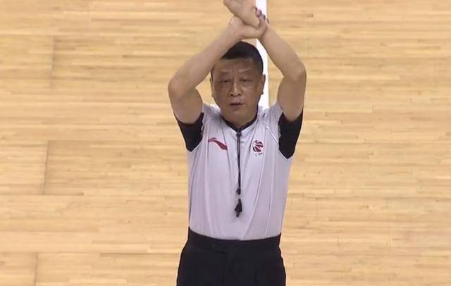 cba粤疆大战却出现废人动作赵睿被垫脚受伤离场!