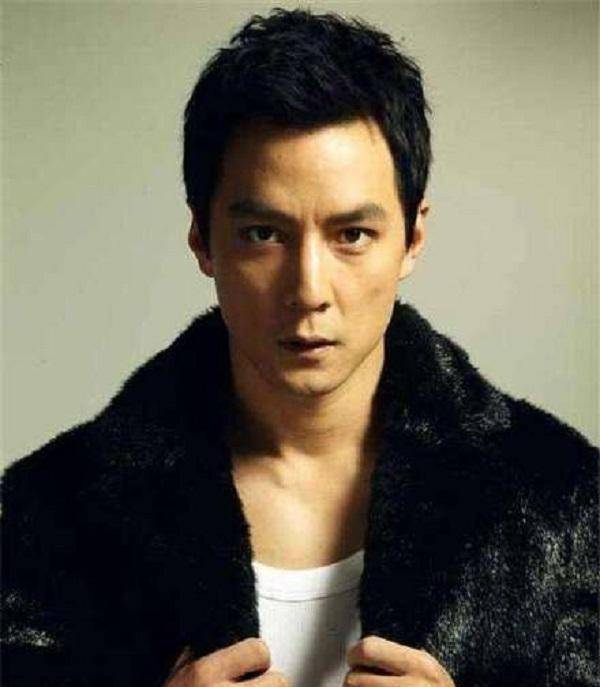 46岁吴彦祖颜值崩塌?