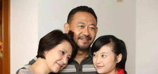 50岁姜武早恋,16岁与初恋宋妍相爱至今,一家三口幸福美满!