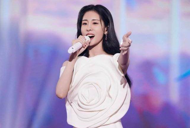 2021《好声音》导师又有新变化:刘欢临时退出,替补者争议性很大_那英