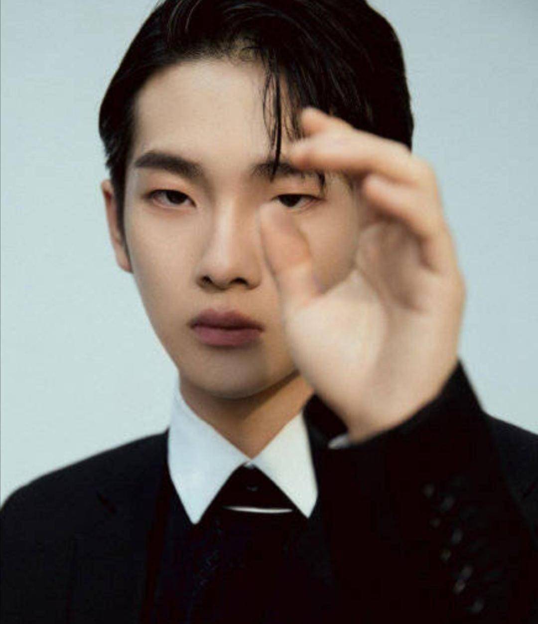 此前闹得沸沸扬扬的周震南父母事件,随着周震南一句