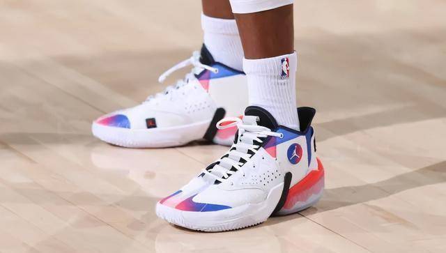 李宁驭帅14新配色来了_队友_球鞋_版本