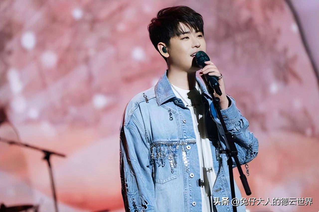 德云社张云雷发文,晒杨九郎送的花篮,九郎:听云见心,张哥圆满_曲艺