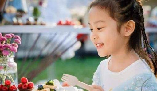 助理曝李小璐流干了眼泪,被诬陷赔偿几百万_贾乃祥_李桃_李滔