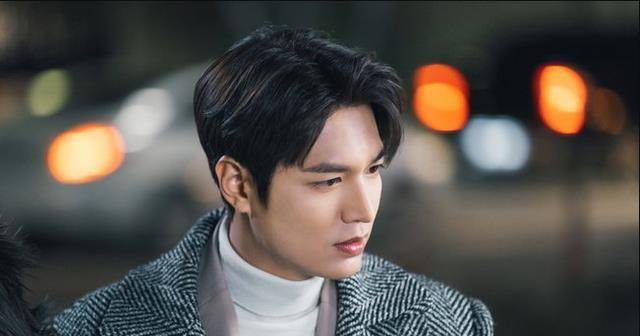 theking李敏镐和金高银眼神对视搂肩膀的首次约会!_少女_面色_近照