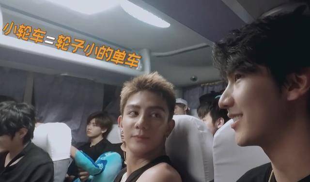 r1se大团综第二期,11人挑战小轮车男团,他们玩得好开心_张颜_麒麟