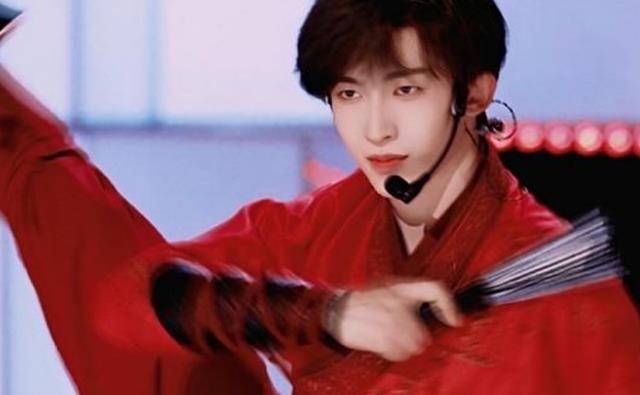 从第一期的竹马赞多和力丸,到现如今的天降赞多和刘宇,尝尽了cp的红利