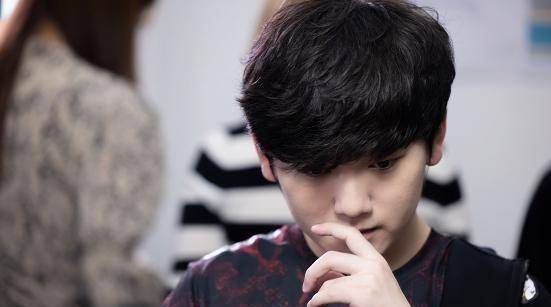 如果上面那个镜头大家还感受不到jackeylove胖了,那么再看看获胜击掌