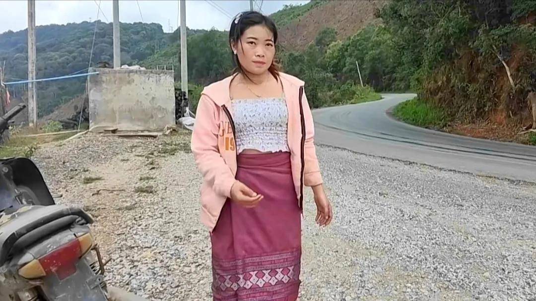 老挝23岁女孩很想嫁到中国,而且不要彩礼,只是不怎么漂亮_阿双_斯文