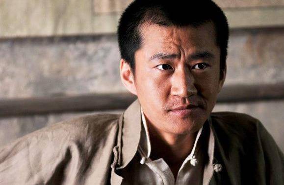 于震出镜连麦圈内好友,好友努力拍戏,1年才挣了2万6_李嘉明_明星_生活