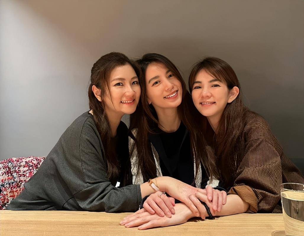 ella谈she哭了,网友:都怪田馥甄,组合现在都无法合体了!