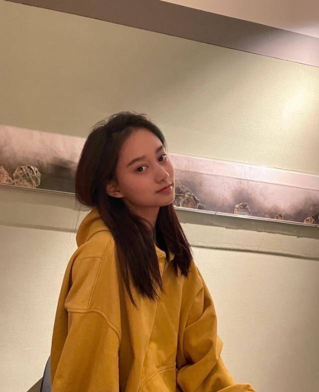 北电校花夏梦晒庆生照,男友视角下颜值超高,变身冰雪公主惹人爱_生日