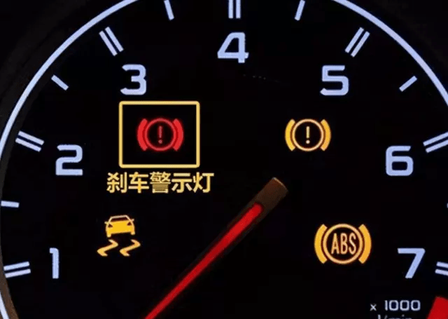 开车忘记松开手刹会发生什么？对车有什么影响？要注意检查哦-开车时忘记松手刹会有什么影响
