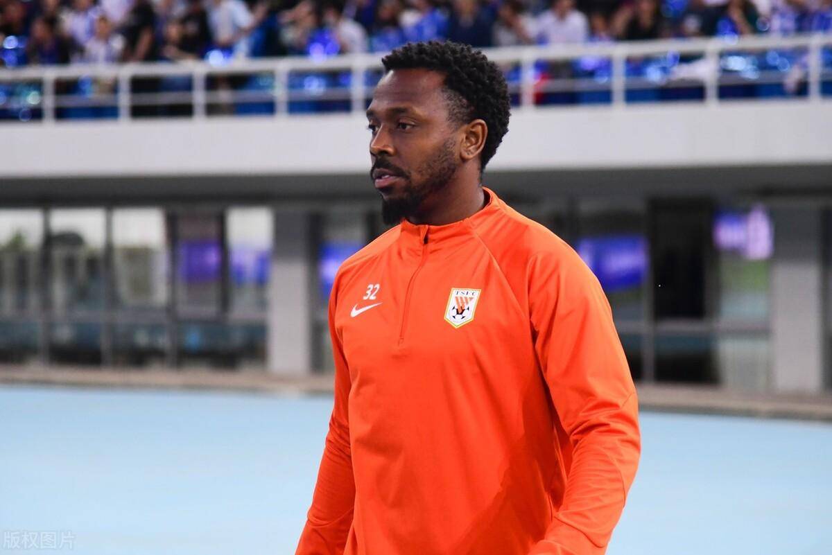 费南多本轮替补出战却不好好踢?