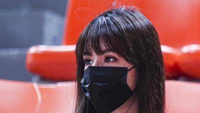 阿的江:51岁的老婆脾气依旧,儿子在新疆打球,女儿阿迪娜真漂亮