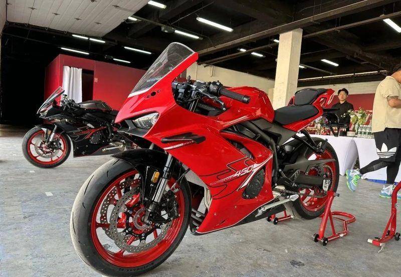 「北京摩展」凯越450rr 实车亮相,的确有点杜卡迪兮兮!