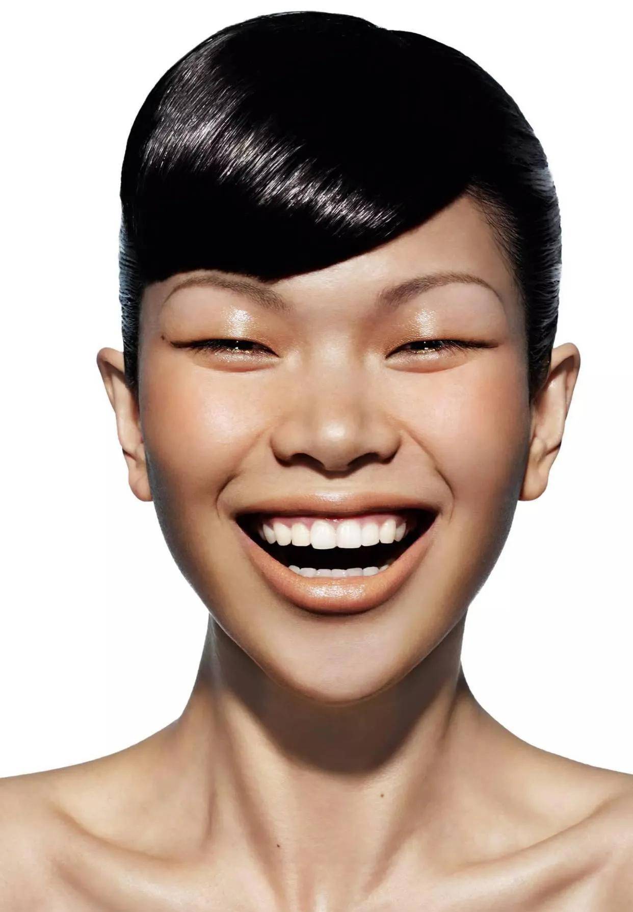 顶级"丑模"吕燕20岁就成为顶级超模,嫁给外国贵族,她怎么了?