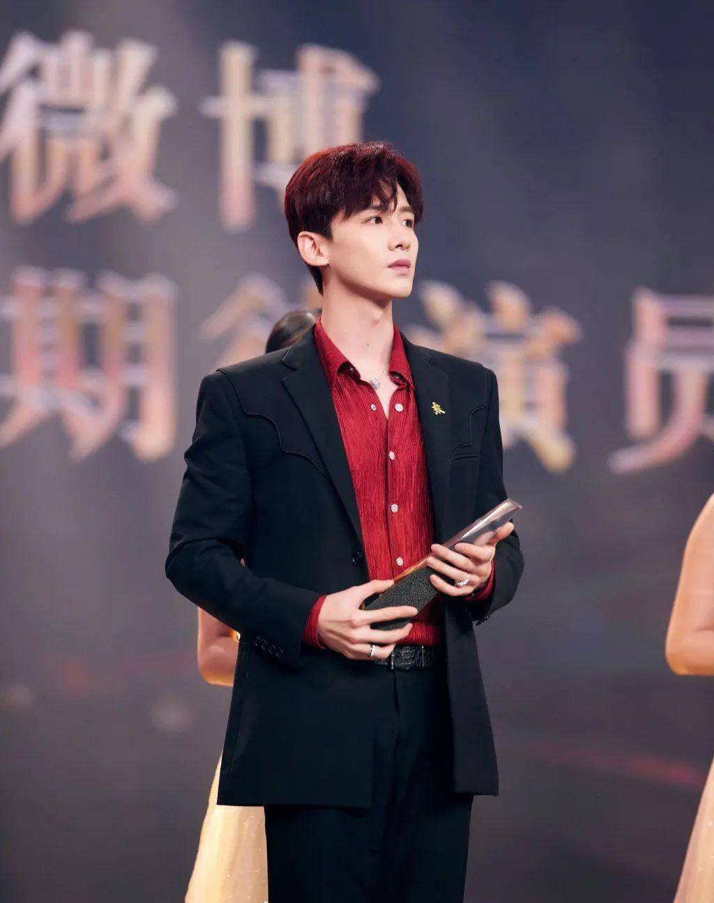 白敬亭:没想到"北京怀柔鞋王"的新家这么素气啊_家居_井柏然_品牌