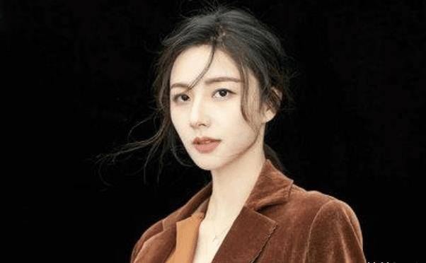 参演过《大秦赋》的陈米麒,模特出道演技出色,穿搭