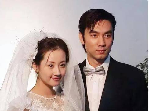 林依轮与黄琏离婚29年:他娶模特生两胎,她单身与狗作伴!