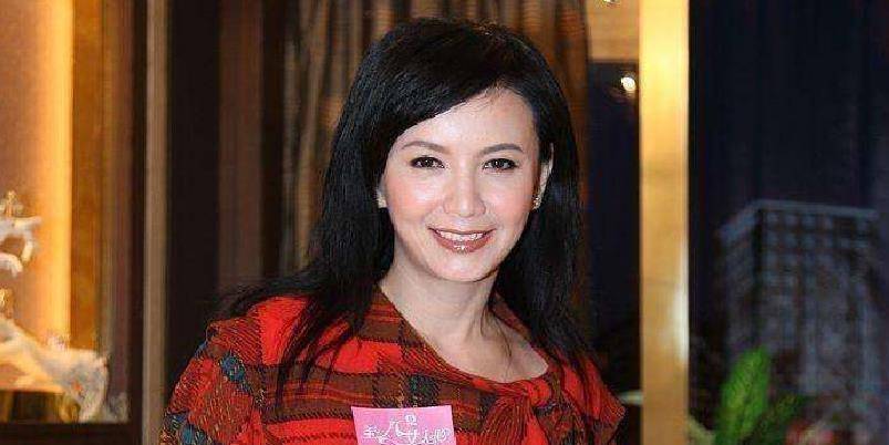 曾华倩:曾与梁朝伟同居6年,独自抚养儿子,如今儿子是她的骄傲_生活