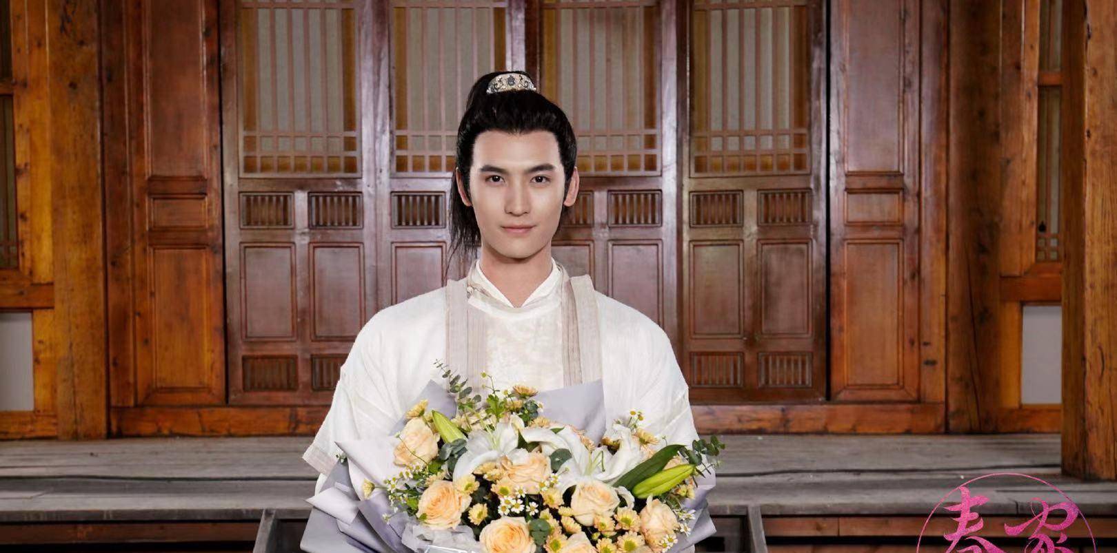 出道4年出身北电,朱一龙迪丽热巴都带不火,如今他靠恋情出圈_黄俊捷