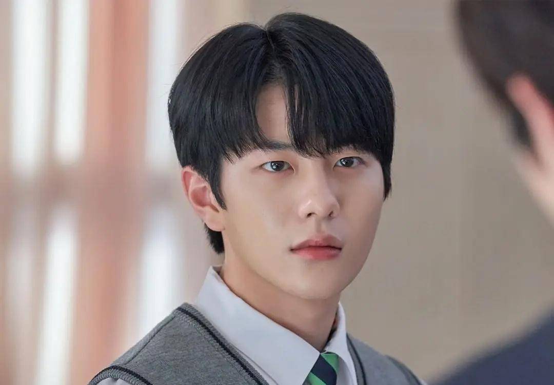 不管我们喜欢什么类型,都能在再次十八岁里面看到,因为里面男演员的