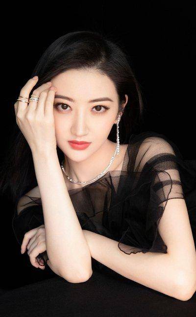 "女神"景甜书法被网友盛赞,碑帖功夫深厚,典雅高古,笔笔惊艳_楷书