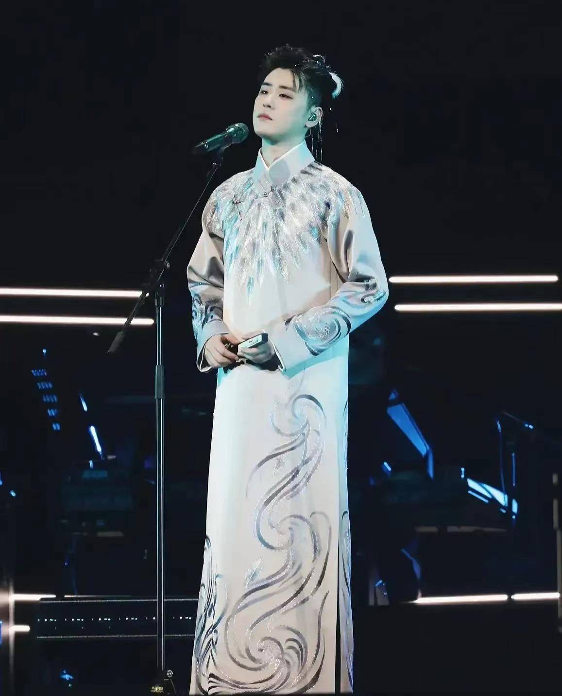 张云雷开演唱会爆火,满坑满谷,座无虚席_相声_哥哥_南京