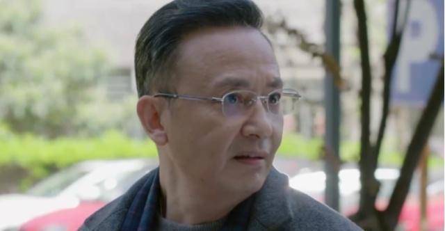 沉稳冷静的朱丽父亲,诠释深沉父爱,扮演者侯长荣:父爱无言!