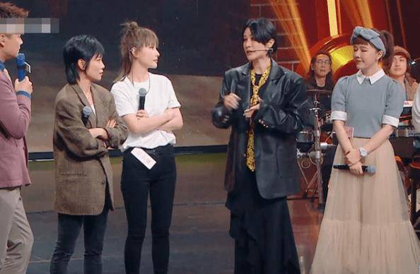 韩真真发文站尚雯婕,厉娜点赞,网友:许飞尴尬了!_事情_节目_主人公