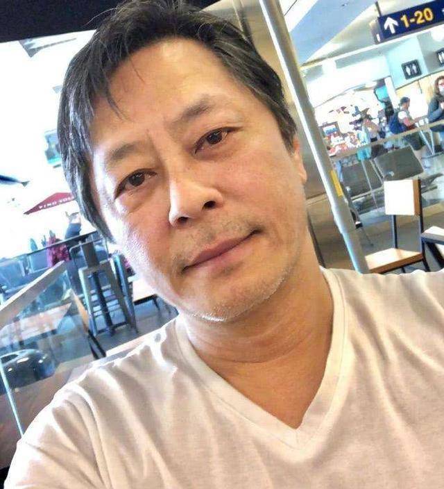 曾一度问鼎天王,演戏时让刘德华作配,被助理毒哑的王杰现状如何_经历