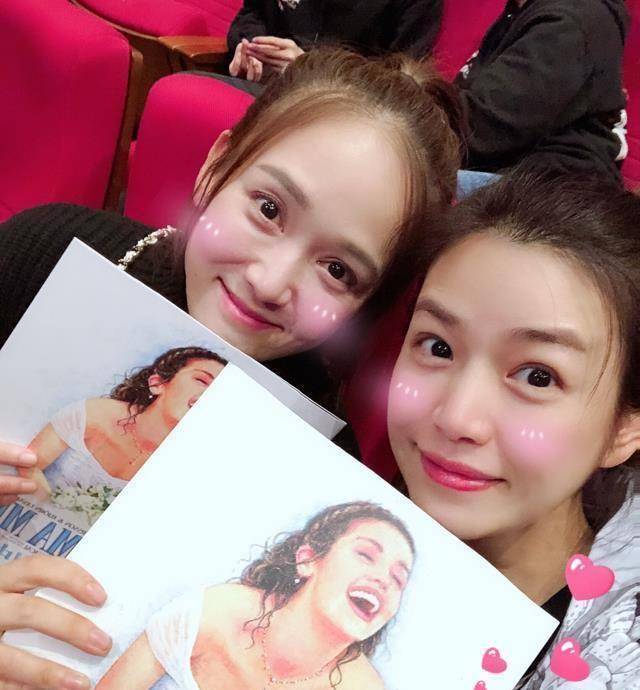 陈乔恩,吕一看陈妍希演话剧,后台拍照感情好!_唐嫣_什么_舞台