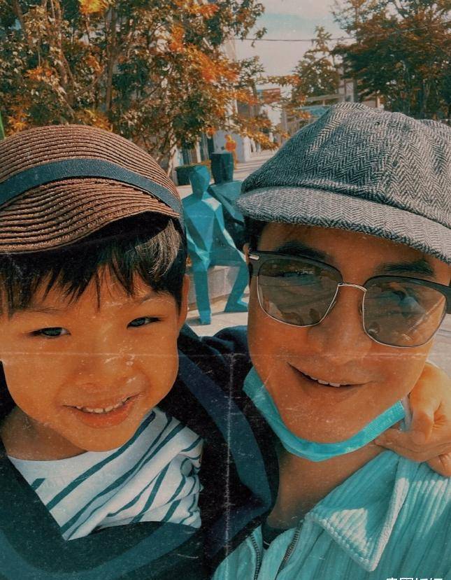 刘璇晒一家四口合影为儿子庆生,6岁赳赳像妈妈,1岁妹妹像爸爸_孩子