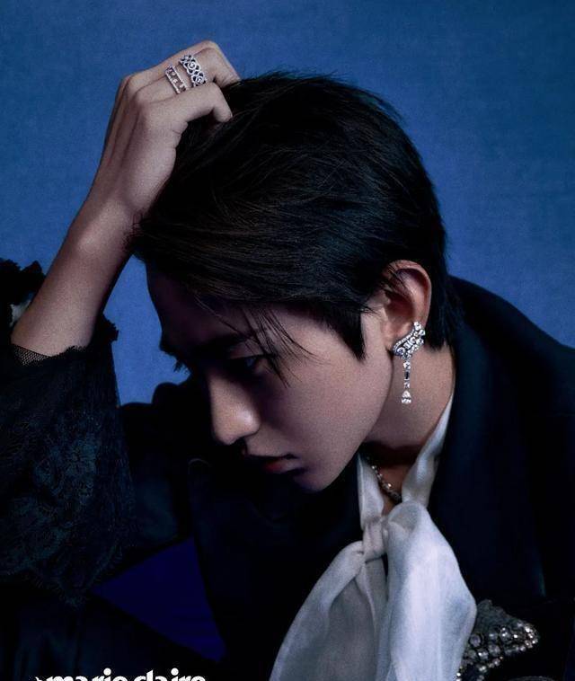 蔡徐坤大海与迷宫嘉人封面_蓝色_钻石_专辑