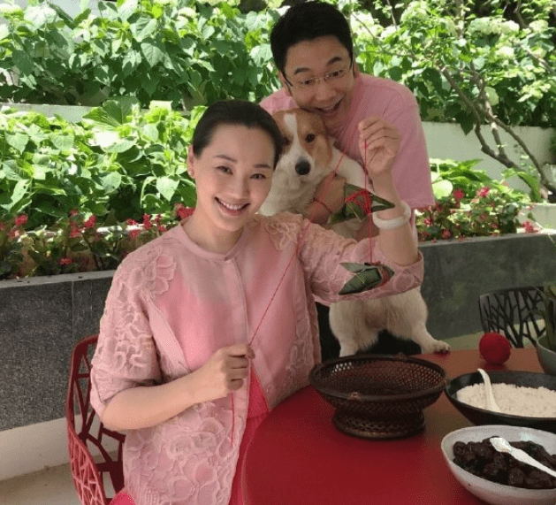 林依轮两个儿子t台走秀,长相不及超模妈,长子曾参加《变形计》_节目