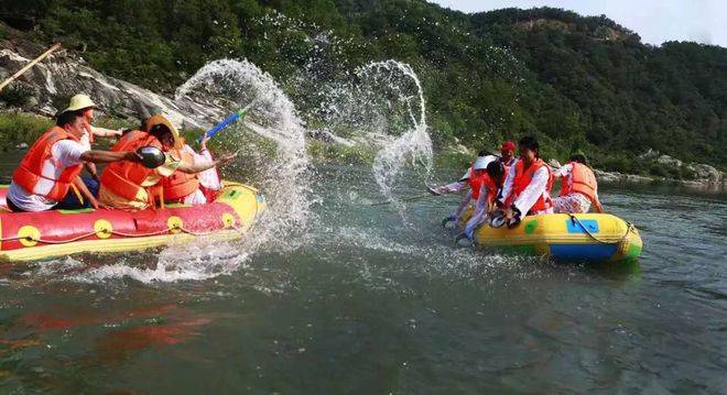 南阳西峡灌河漂流景区,被人们称为"中原第一漂"_旅游_乐趣_游客