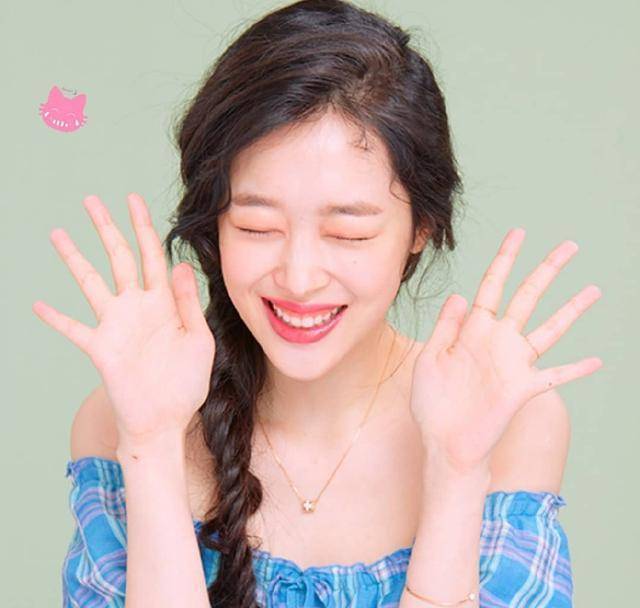 崔雪莉跟蔡依林来了次中韩跨国撞衫,一个年轻漂亮,一个气质有型_少女