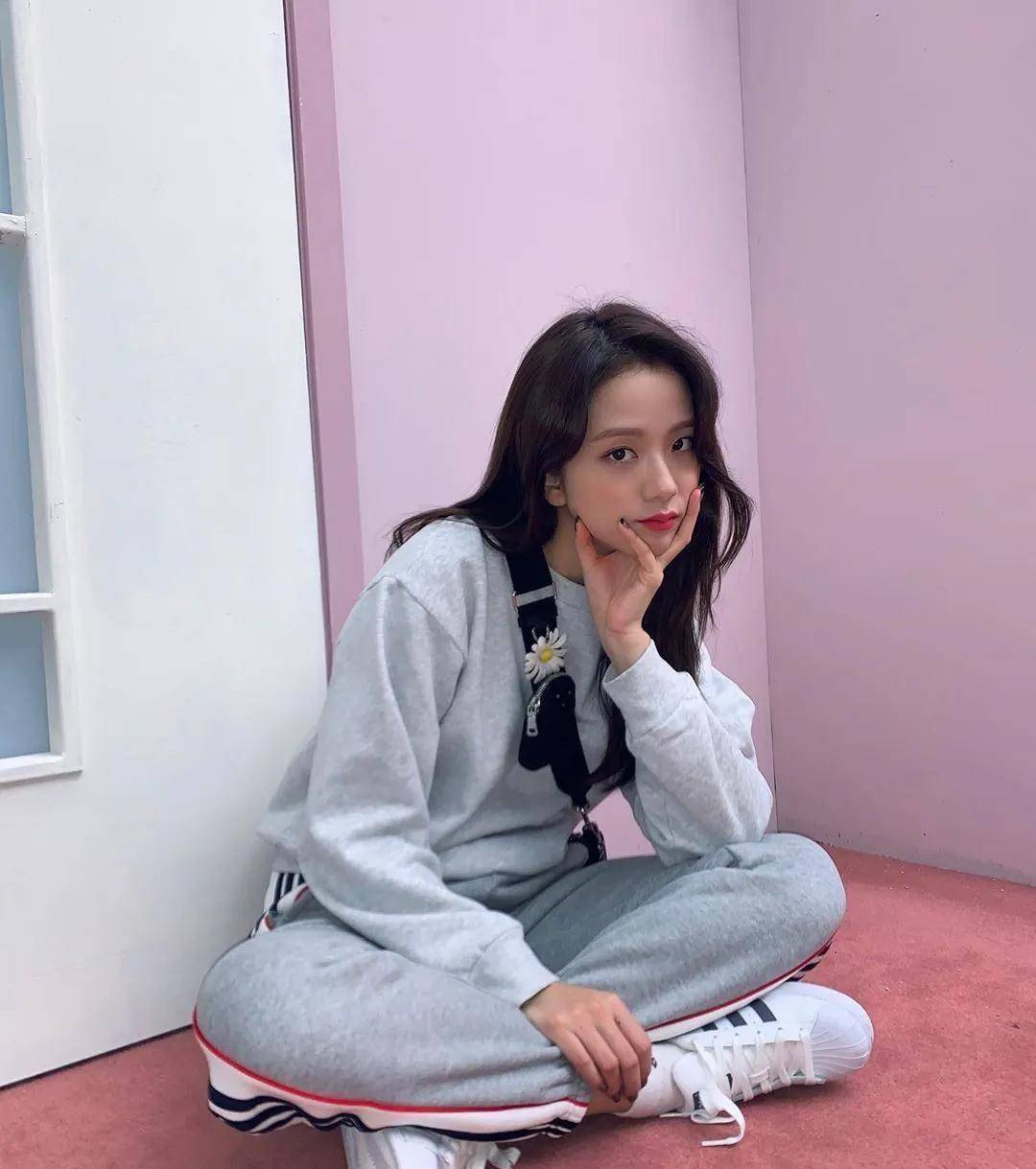 从blackpink小糊咖到dior千金,jisoo越来越会穿了_显得_元素_时候