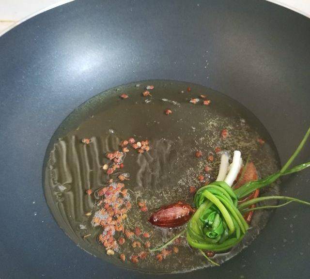 原创            钵钵鸡，配上现炸的西瓜汁和啤酒美美哒！（钵钵鸡的调料汁怎样做）