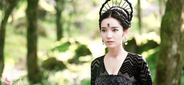 代斯加入杨幂新剧《暴风眼》!异域风情的颜值和气质,不输热巴!