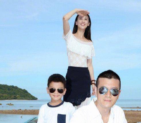 黄圣依获丈夫支持高调复出,网友微博发声,又有杨子真是够了!