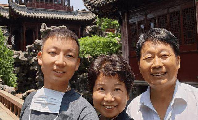 错换人生28年:杜新枝逼郭威保证不离家才肯认亲,给1万拿回20万_姚策