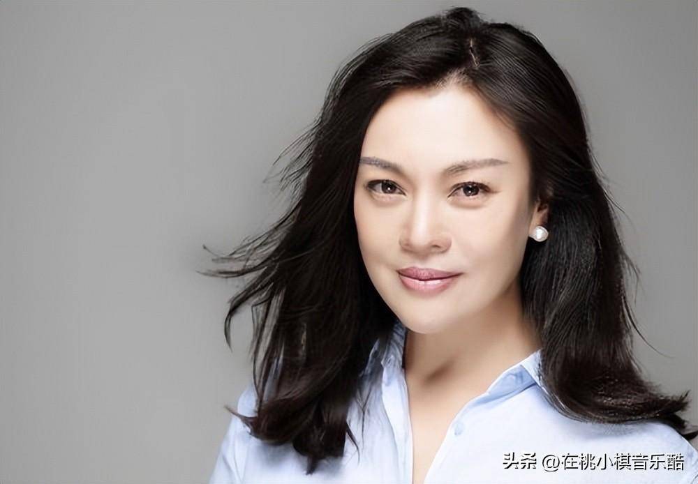 当张艺谋把巩俐领到莫言面前,莫言问张艺谋,你是不是选错演员了