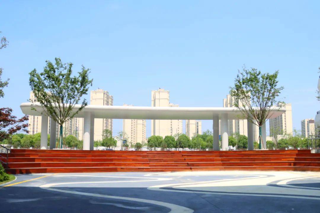 扬州梅岭小学运河校区,今年9月正式招生投用!_教室_教学楼_色调