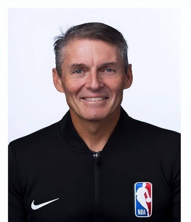 nba公布西决g3裁判人选,"万众期待"的斯科特福斯特终于来了_比赛
