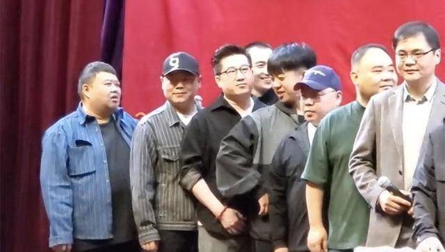 德云社张鹤伦与郎鹤炎"内斗",相互嫌弃对方,还能换搭档不成_网友